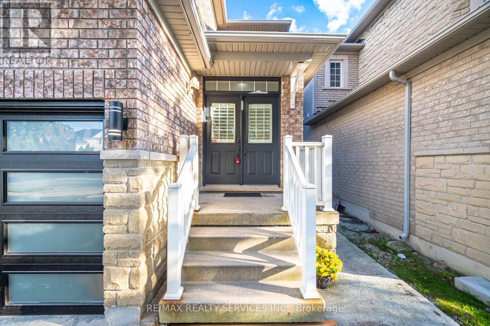 7 Blue Diamond Drive, Brampton, Ontario  L6S 6J1 - Photo 3 - W12489712