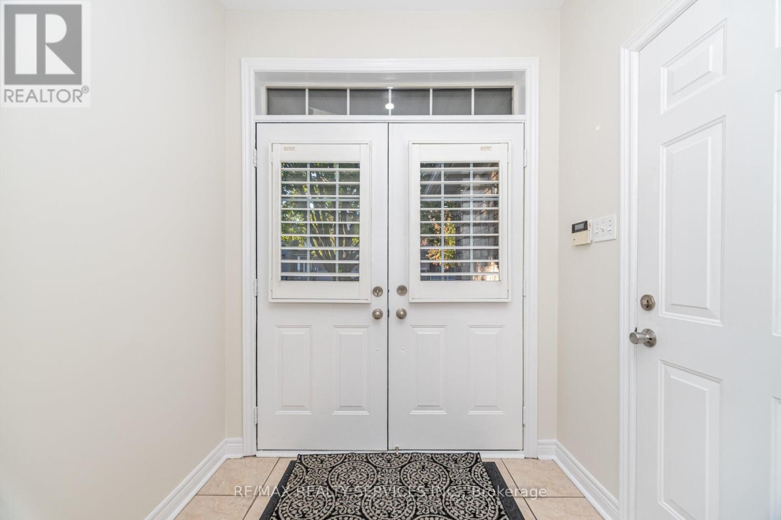 7 Blue Diamond Drive, Brampton, Ontario  L6S 6J1 - Photo 4 - W12489712