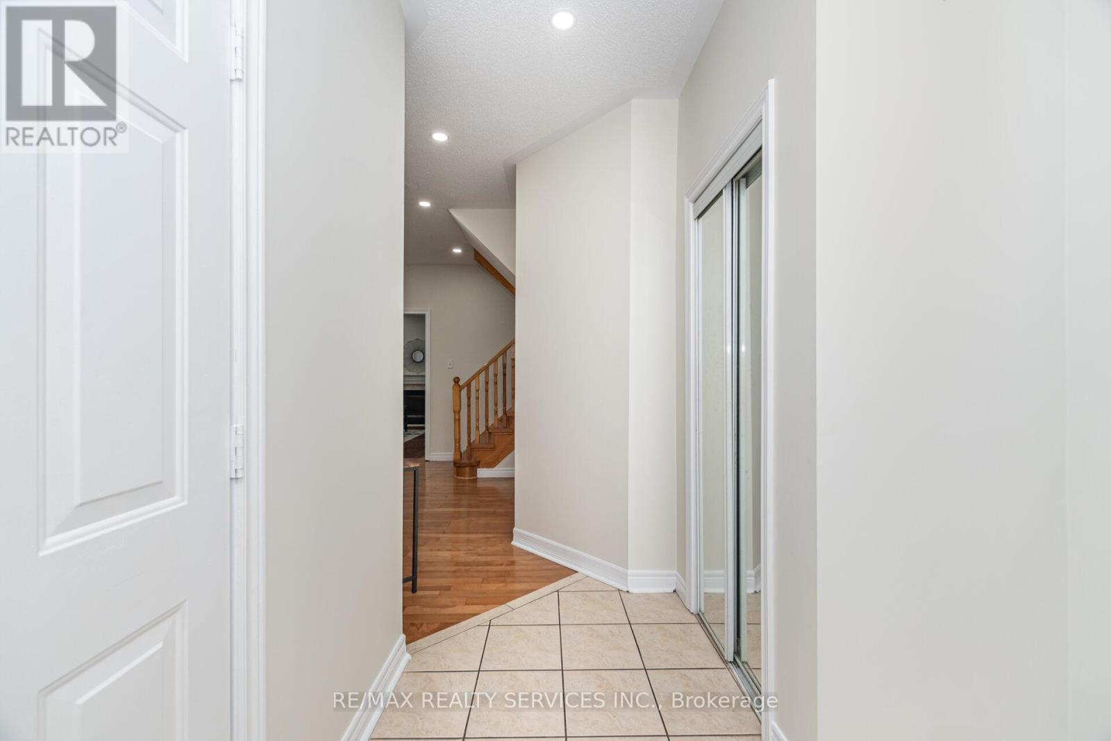 7 Blue Diamond Drive, Brampton, Ontario  L6S 6J1 - Photo 5 - W12489712