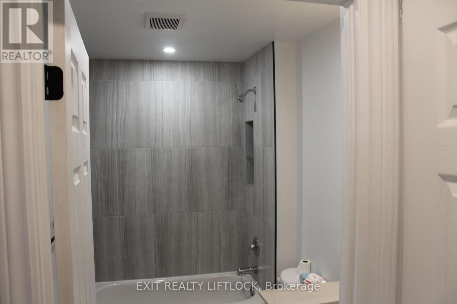 539 Albert Street, Peterborough, Ontario  K9J 4N7 - Photo 10 - X12489886