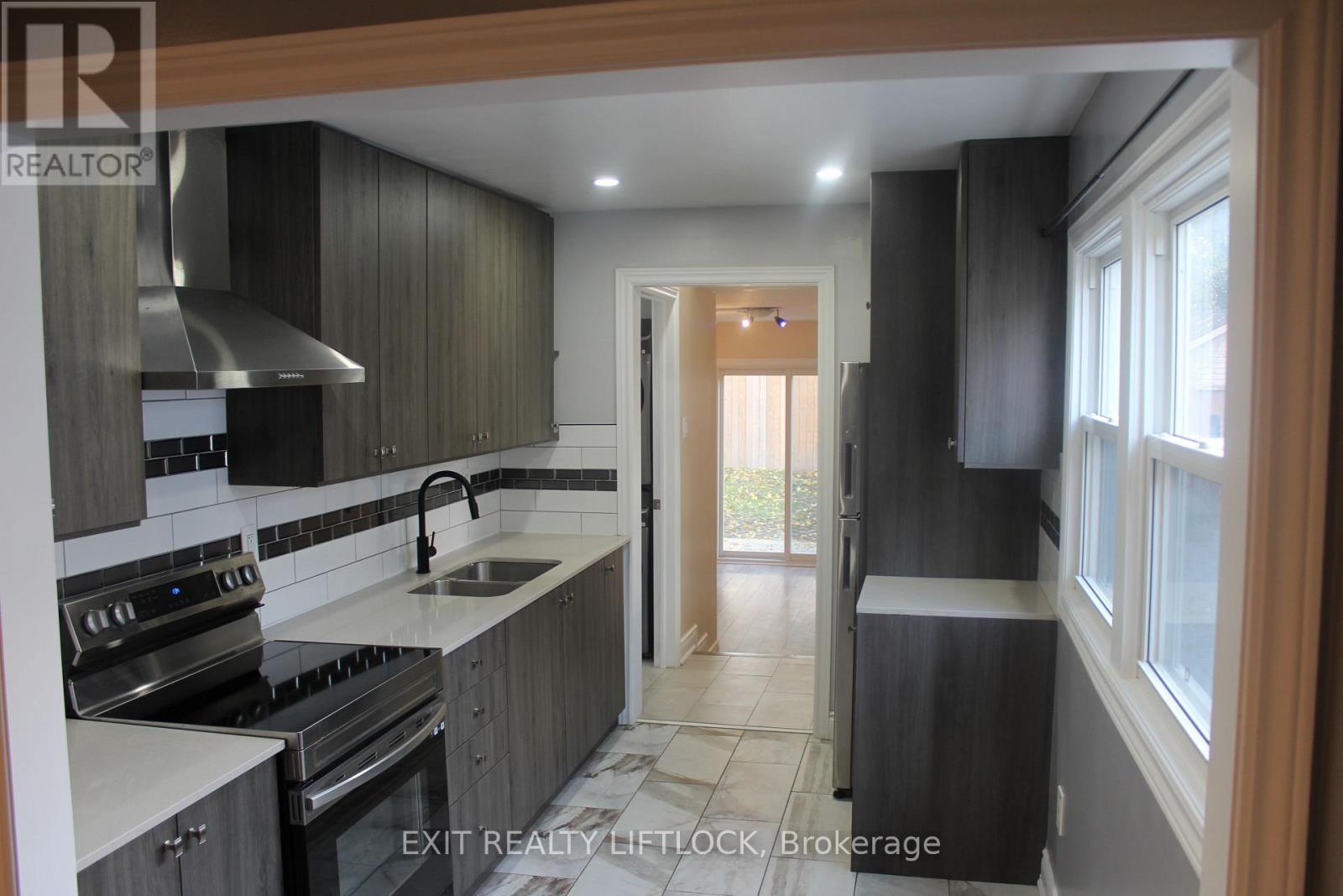 539 Albert Street, Peterborough, Ontario  K9J 4N7 - Photo 2 - X12489886