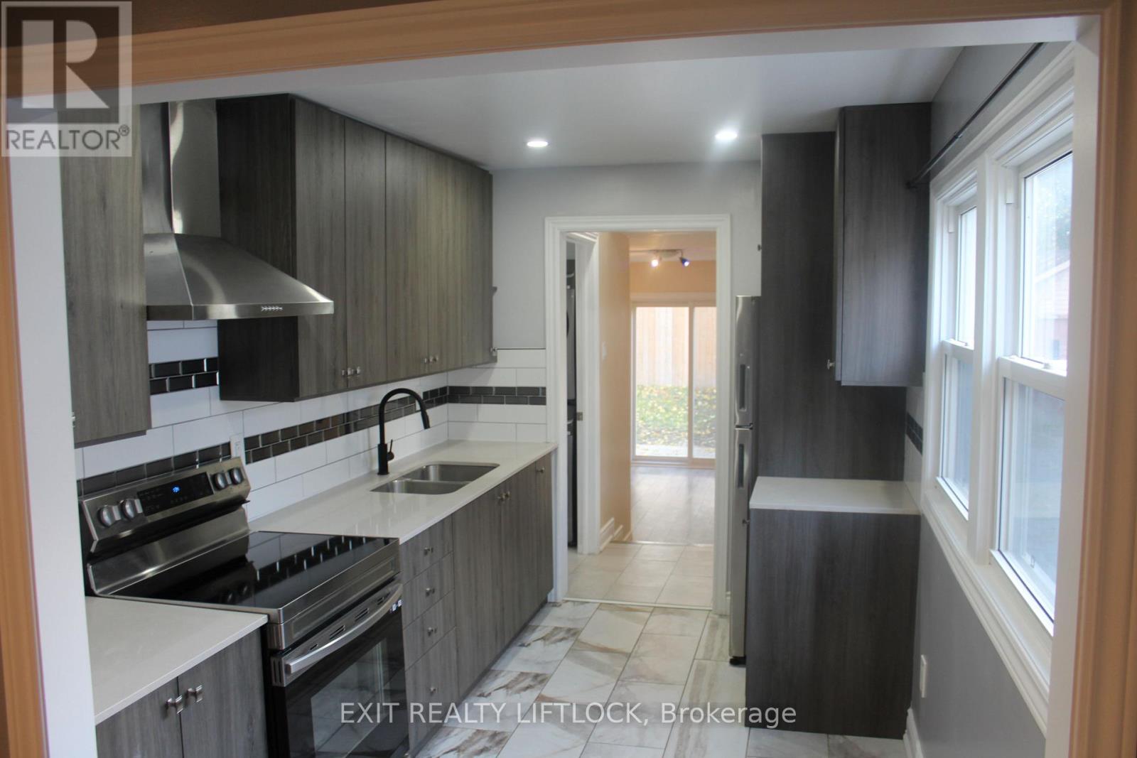 539 Albert Street, Peterborough, Ontario  K9J 4N7 - Photo 3 - X12489886