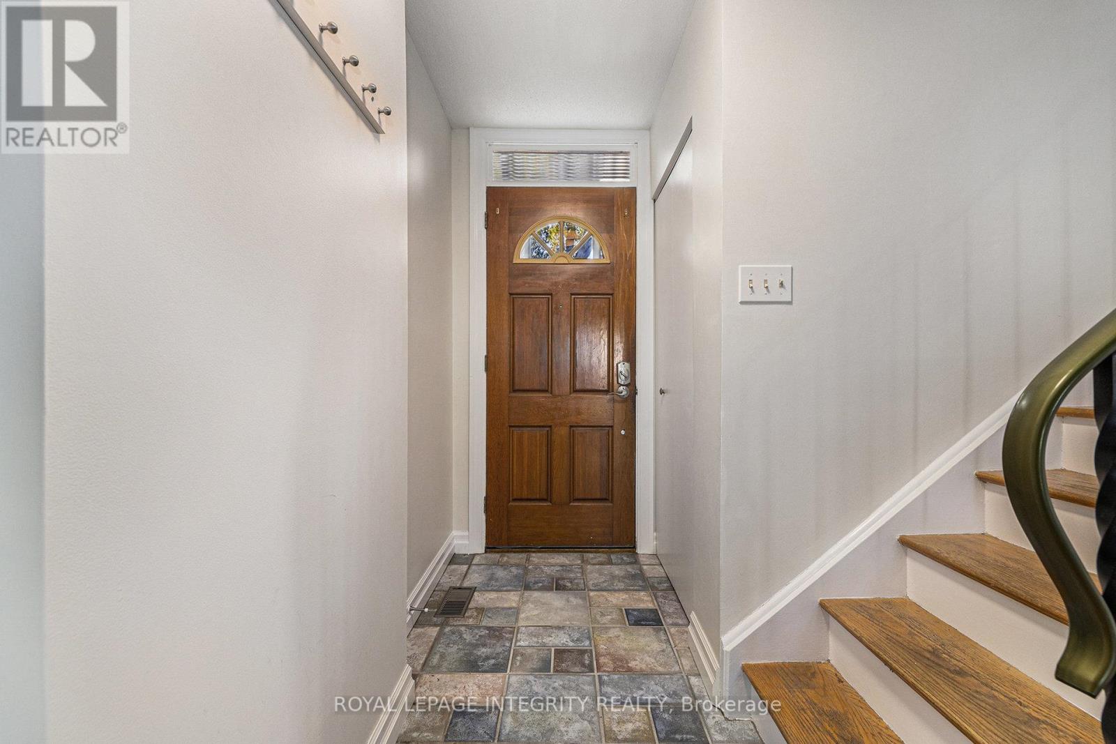 47 Jansen Road, Ottawa, Ontario  K2H 5W6 - Photo 5 - X12489818