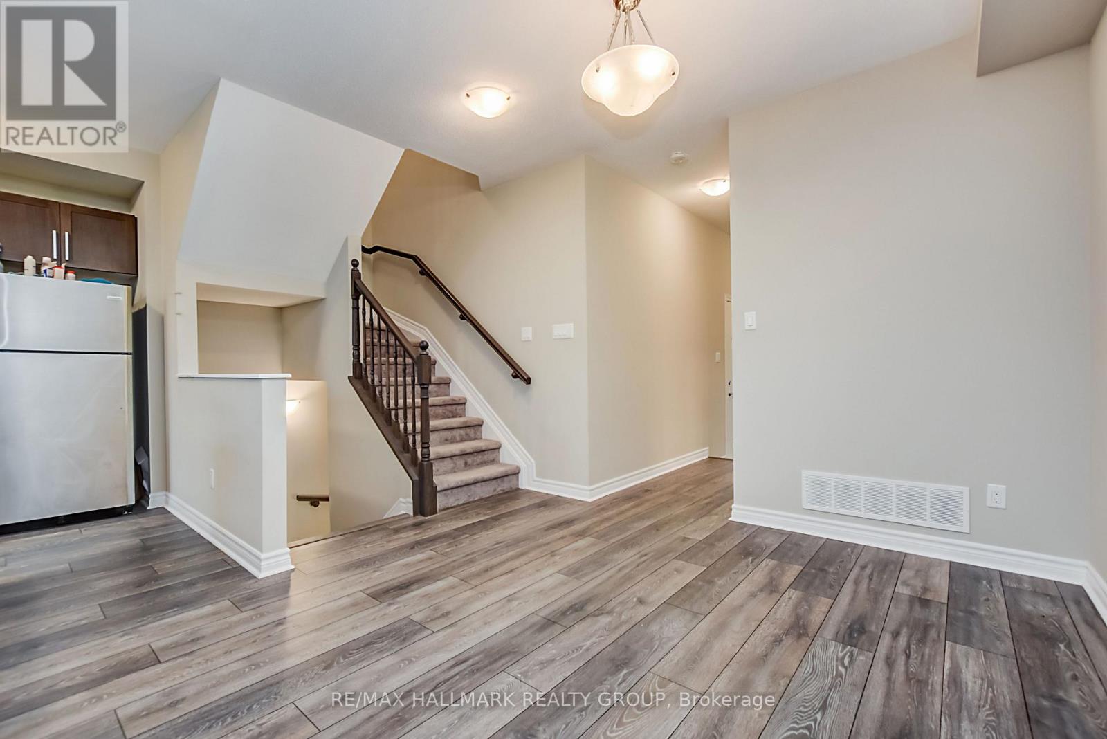 271 Mountain Sorrel Way, Ottawa, Ontario  K4A 1H6 - Photo 7 - X12489928