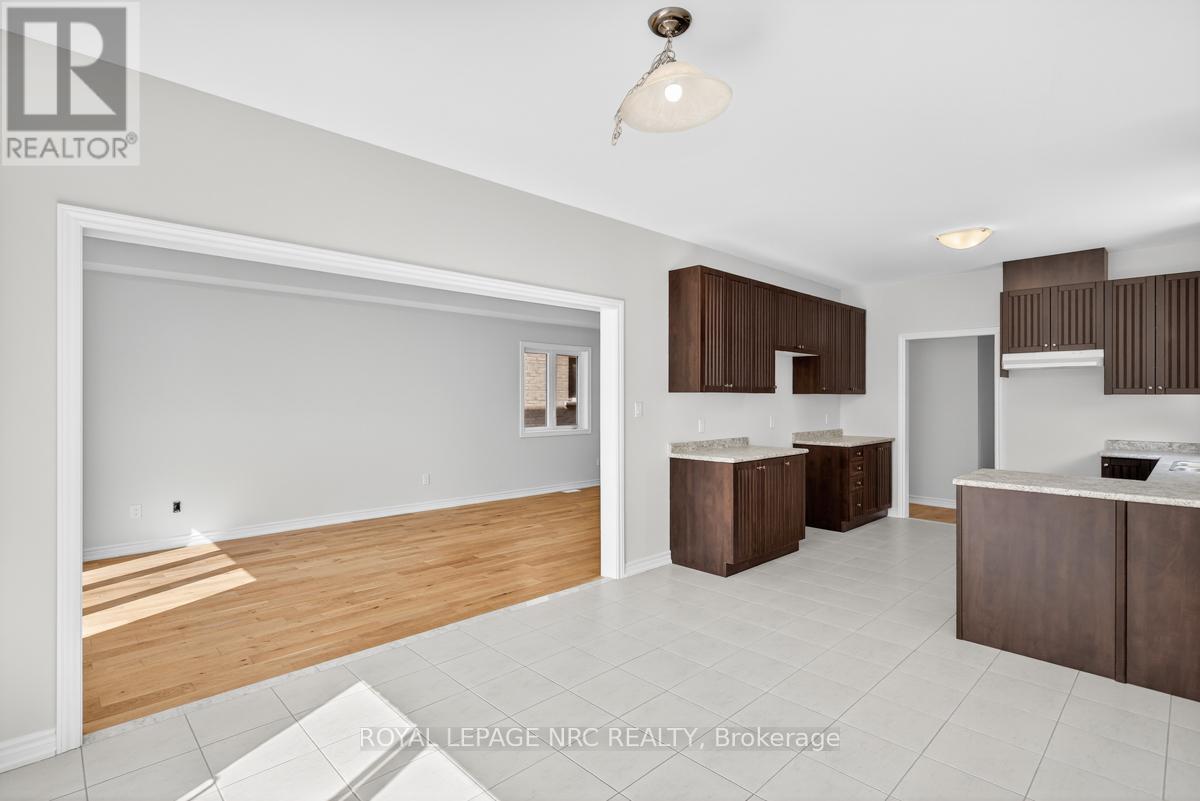 49 Huntsworth Avenue, Thorold, Ontario  L2V 0N2 - Photo 6 - X12489748