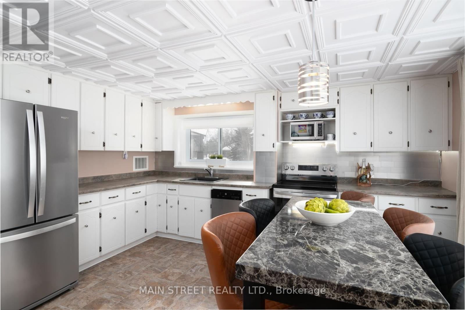 35 Peats Point Road, Prince Edward County, Ontario  K8N 4Z7 - Photo 10 - X12489580