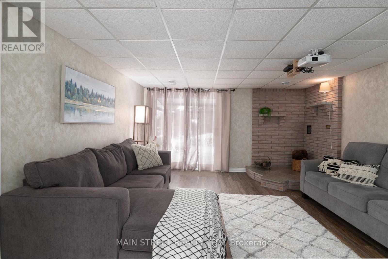 35 Peats Point Road, Prince Edward County, Ontario  K8N 4Z7 - Photo 15 - X12489580