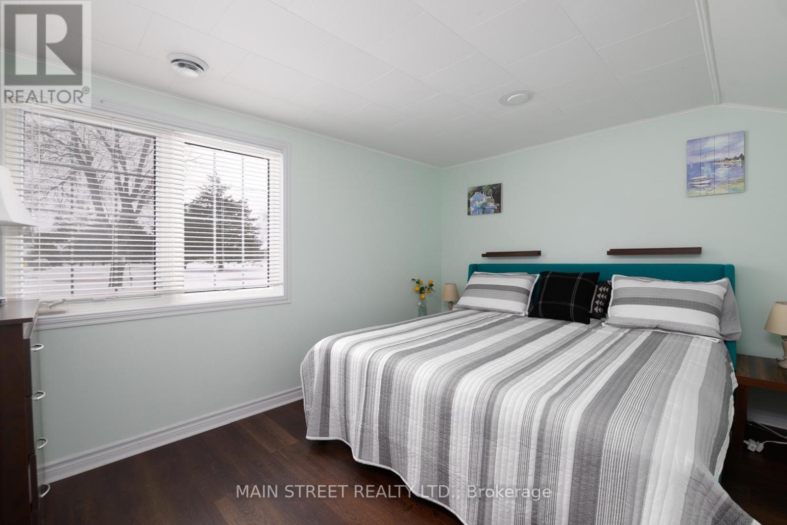 35 Peats Point Road, Prince Edward County, Ontario  K8N 4Z7 - Photo 17 - X12489580