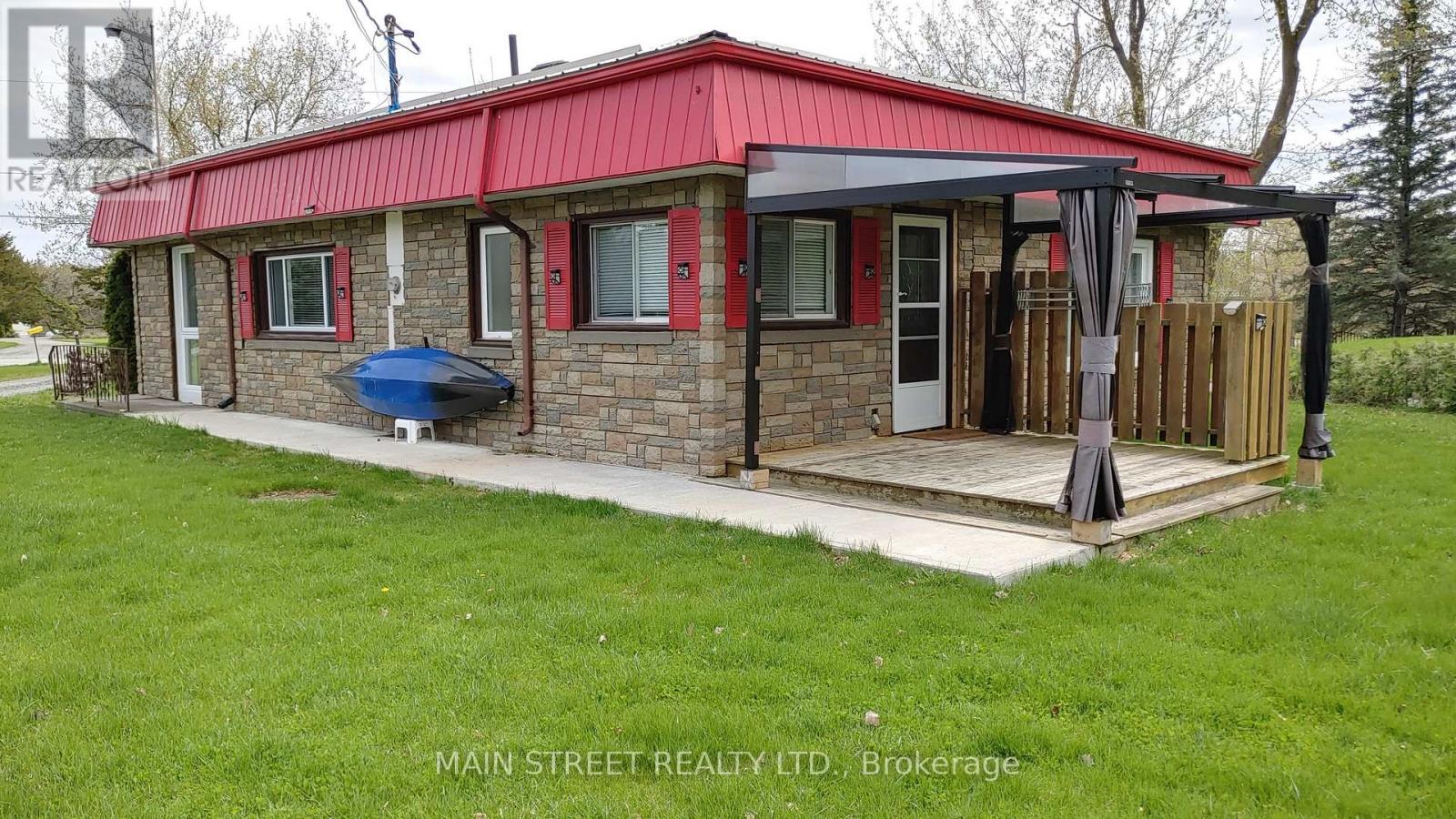 35 Peats Point Road, Prince Edward County, Ontario  K8N 4Z7 - Photo 6 - X12489580