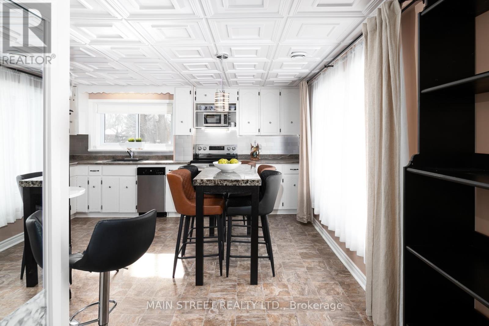 35 Peats Point Road, Prince Edward County, Ontario  K8N 4Z7 - Photo 9 - X12489580