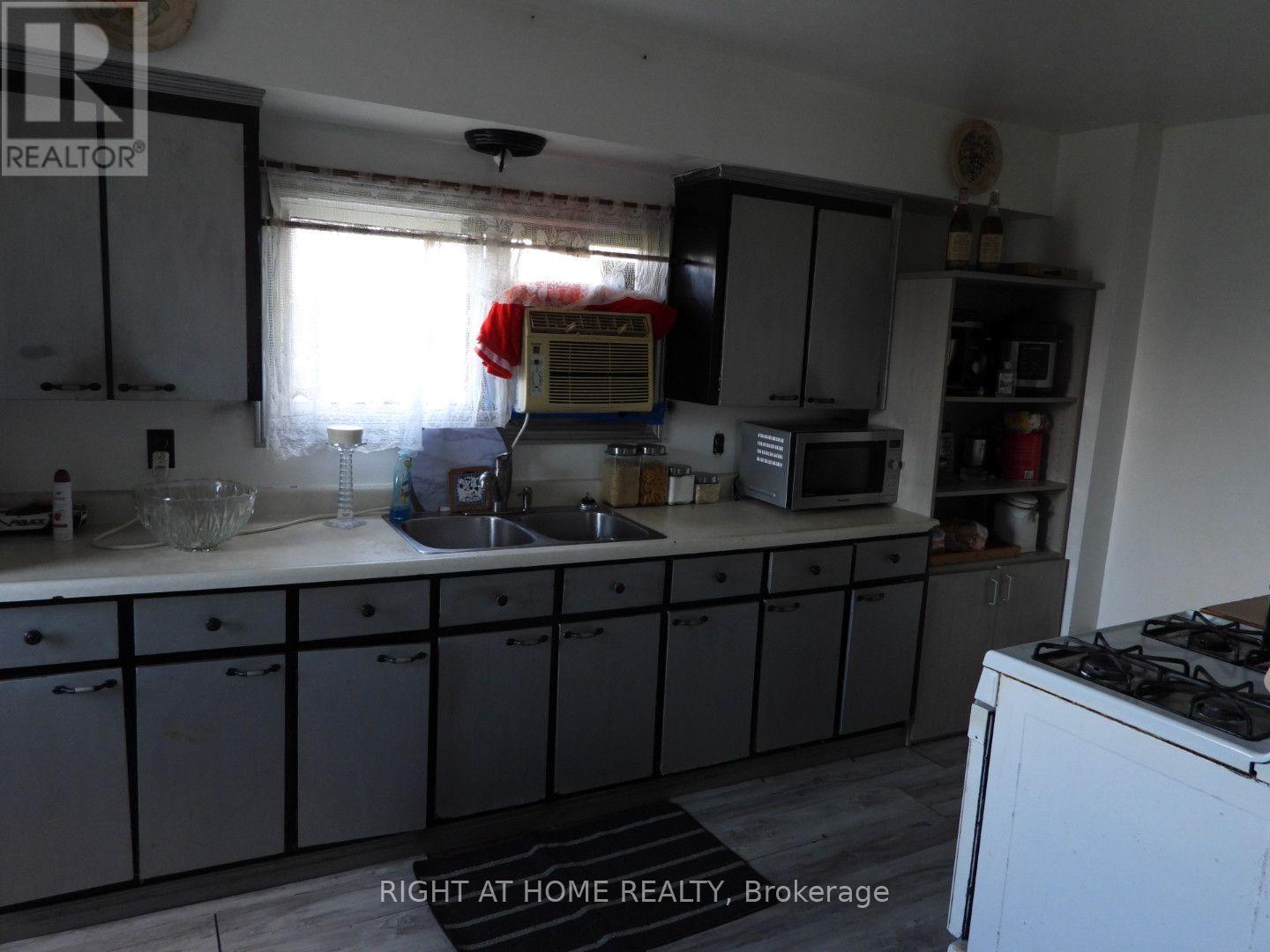 665 Port Maitland Road, Haldimand, Ontario  N1A 2W6 - Photo 12 - X12489702