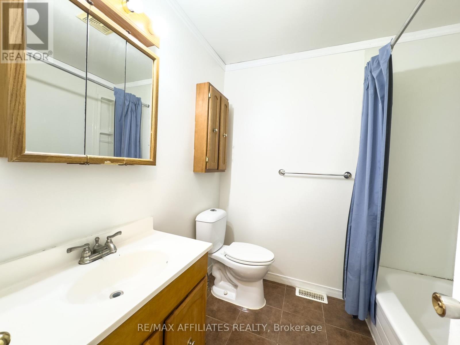 Upper - 222 Castlefrank Road, Ottawa, Ontario  K2L 1T5 - Photo 11 - X12381912