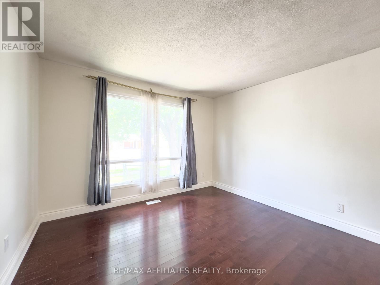 Upper - 222 Castlefrank Road, Ottawa, Ontario  K2L 1T5 - Photo 19 - X12381912