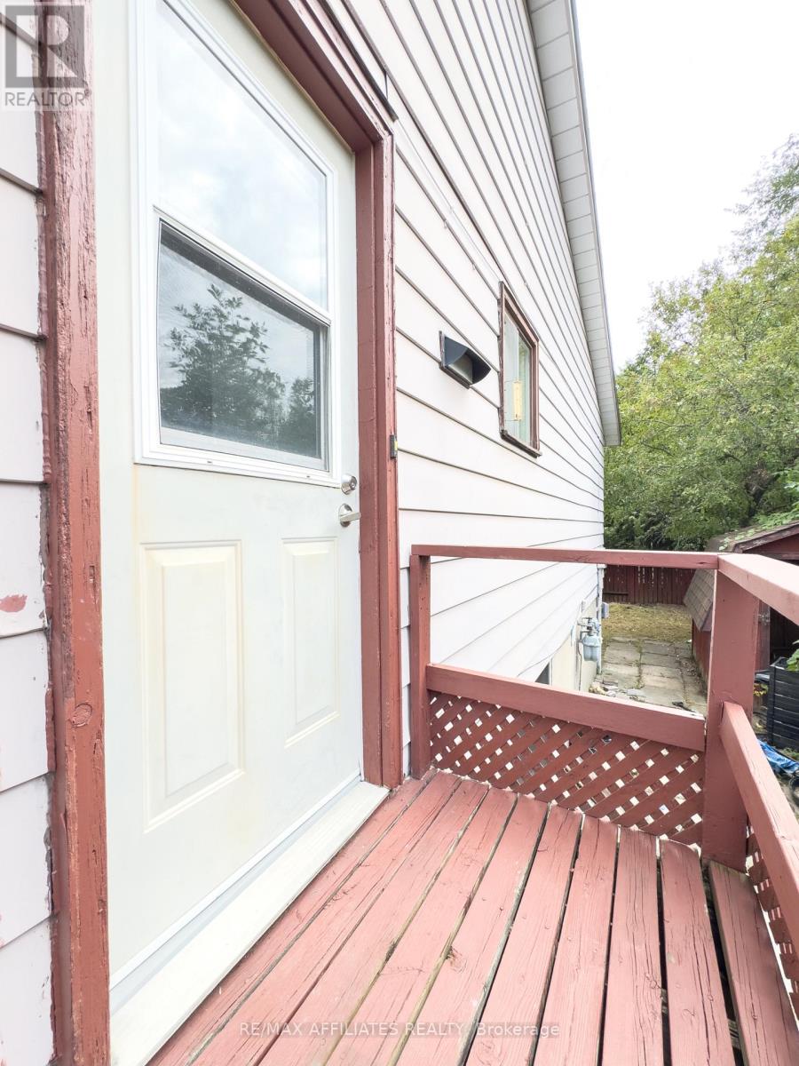 Upper - 222 Castlefrank Road, Ottawa, Ontario  K2L 1T5 - Photo 3 - X12381912