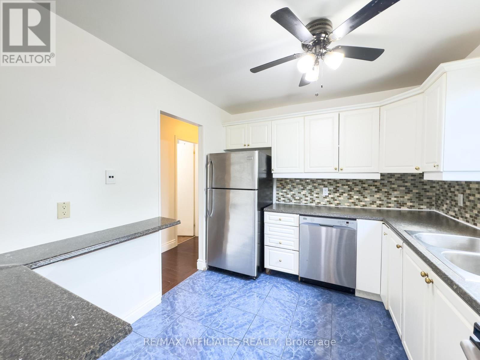 Upper - 222 Castlefrank Road, Ottawa, Ontario  K2L 1T5 - Photo 5 - X12381912