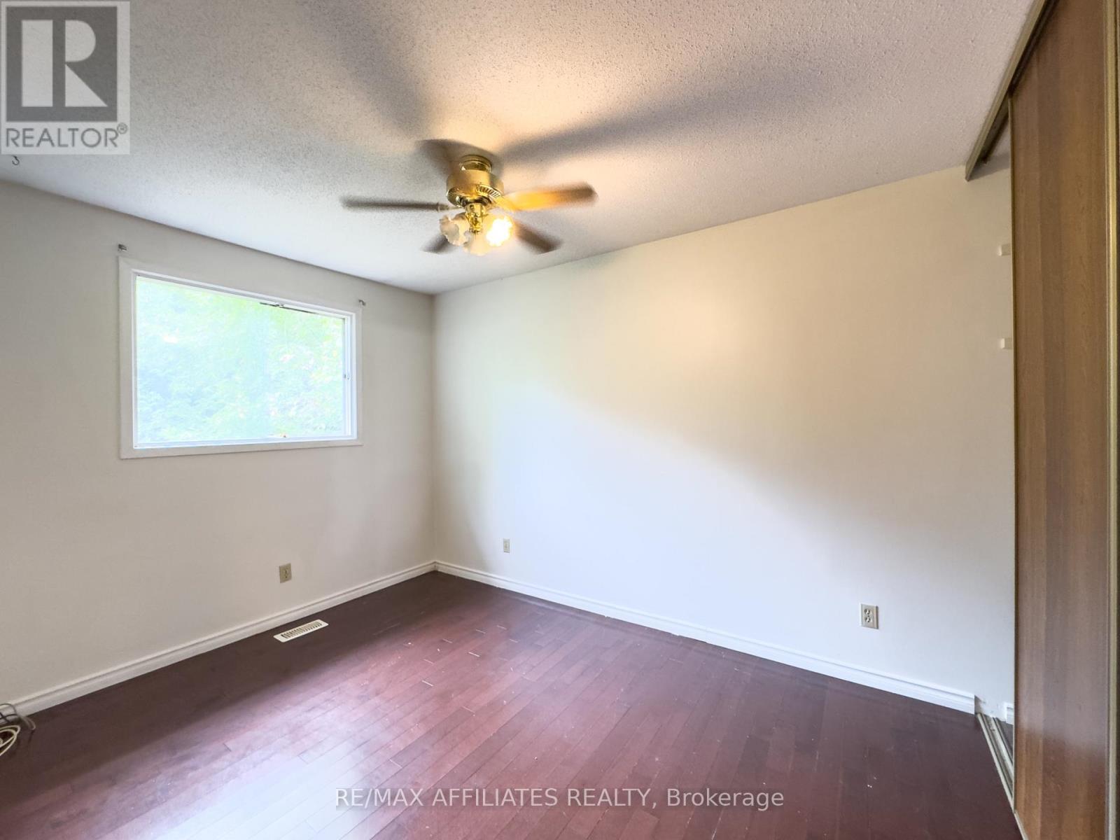 Upper - 222 Castlefrank Road, Ottawa, Ontario  K2L 1T5 - Photo 14 - X12381912