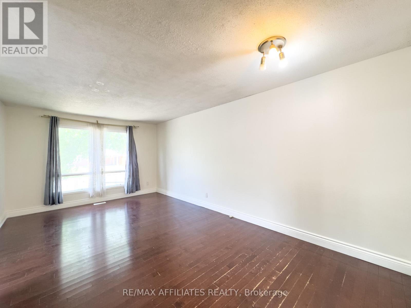 Upper - 222 Castlefrank Road, Ottawa, Ontario  K2L 1T5 - Photo 9 - X12381912