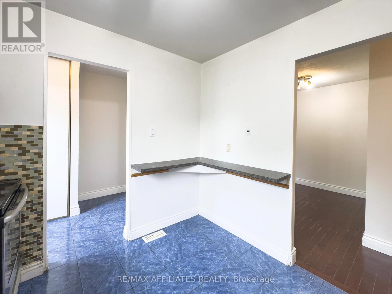 Upper - 222 Castlefrank Road, Ottawa, Ontario  K2L 1T5 - Photo 6 - X12381912