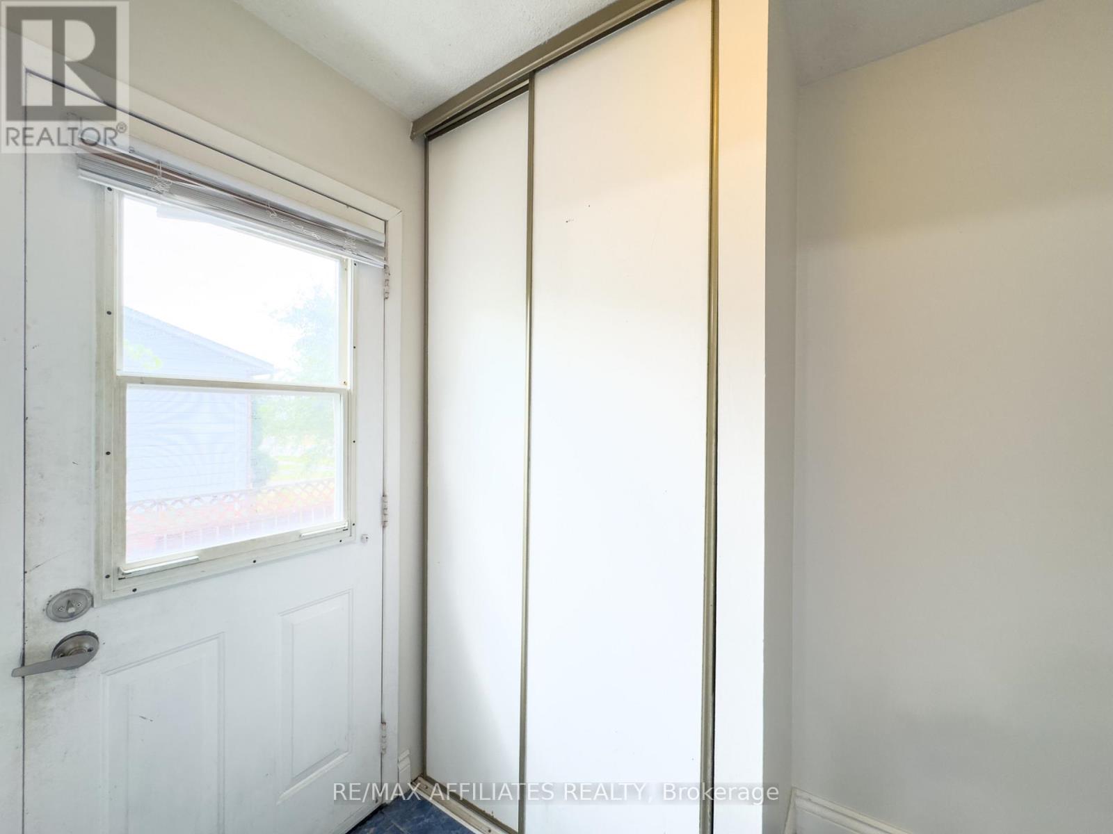 Upper - 222 Castlefrank Road, Ottawa, Ontario  K2L 1T5 - Photo 4 - X12381912