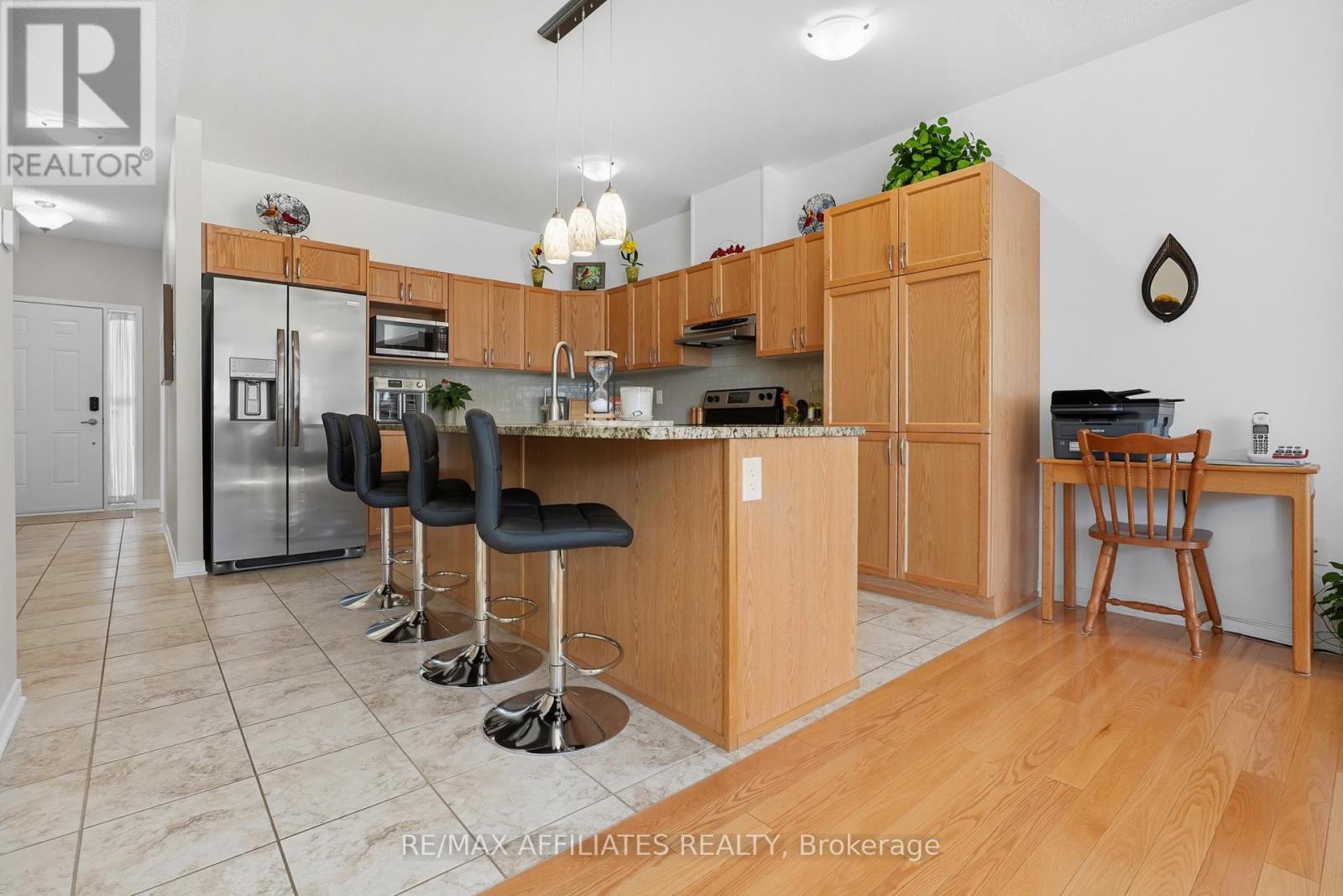 313 Bobolink Ridge N, Ottawa, Ontario  K2V 0B1 - Photo 11 - X12443518