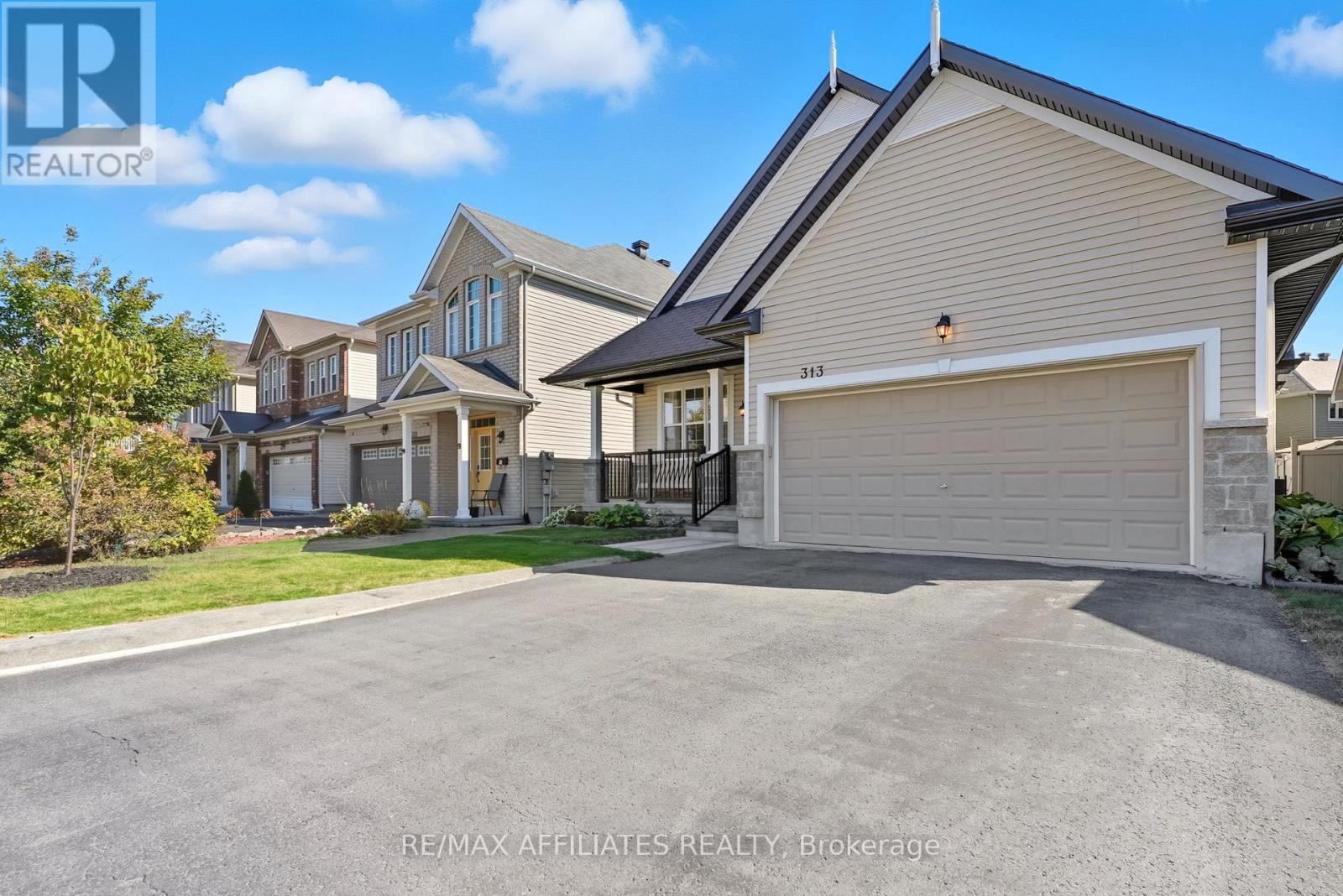 313 Bobolink Ridge N, Ottawa, Ontario  K2V 0B1 - Photo 3 - X12443518
