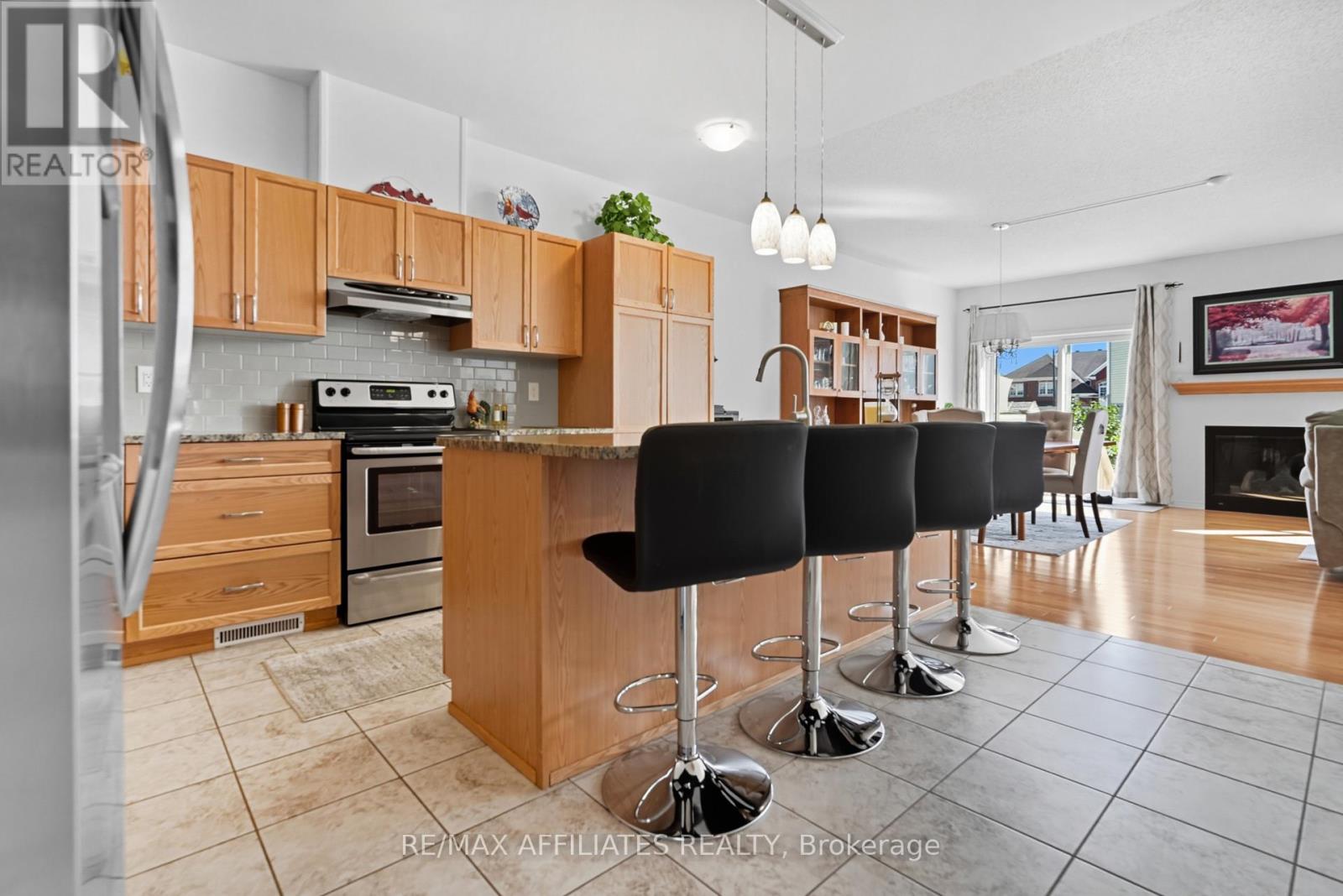 313 Bobolink Ridge N, Ottawa, Ontario  K2V 0B1 - Photo 9 - X12443518