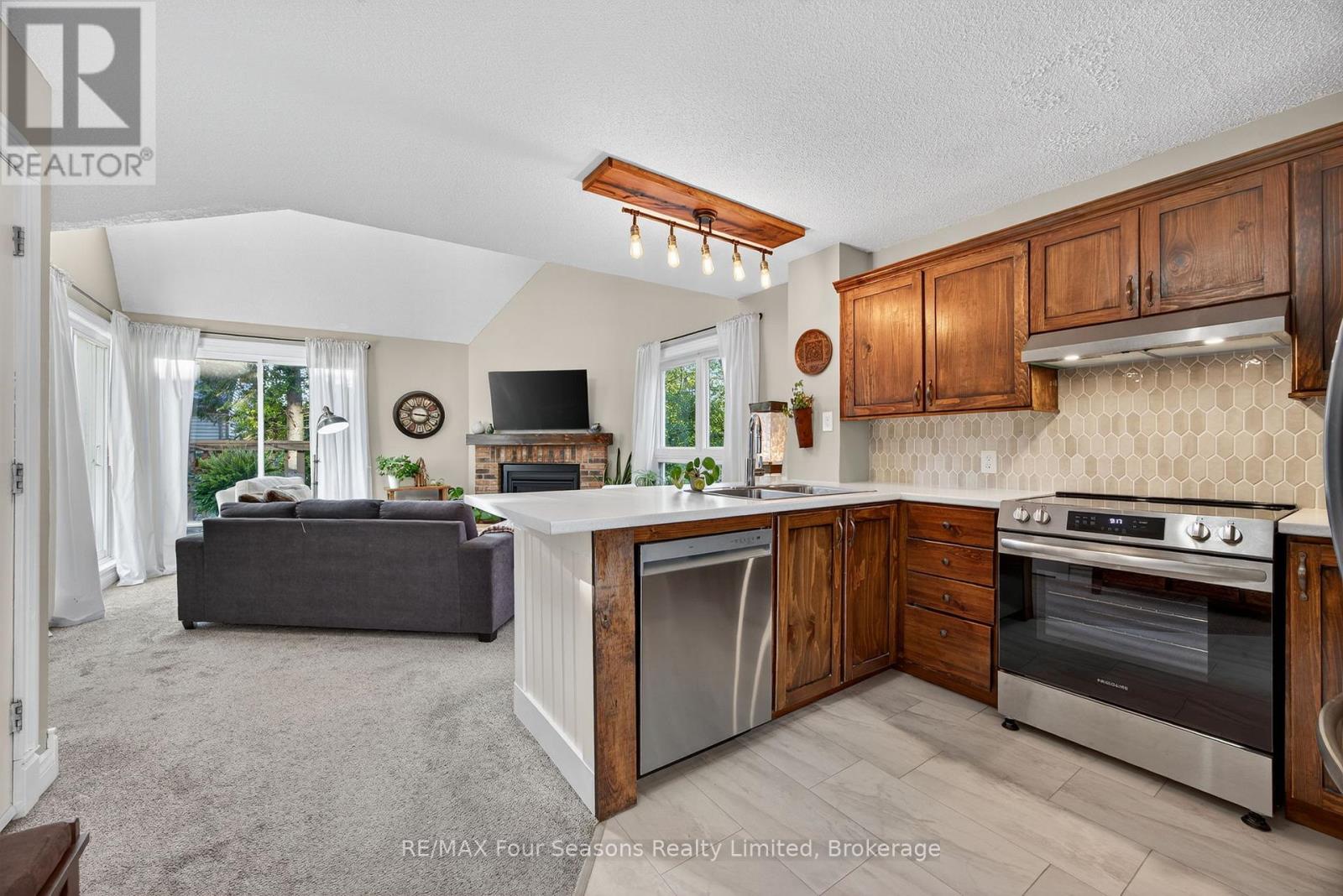 164 - 51 Trott Boulevard, Collingwood, Ontario  L9Y 5B8 - Photo 2 - S12489944