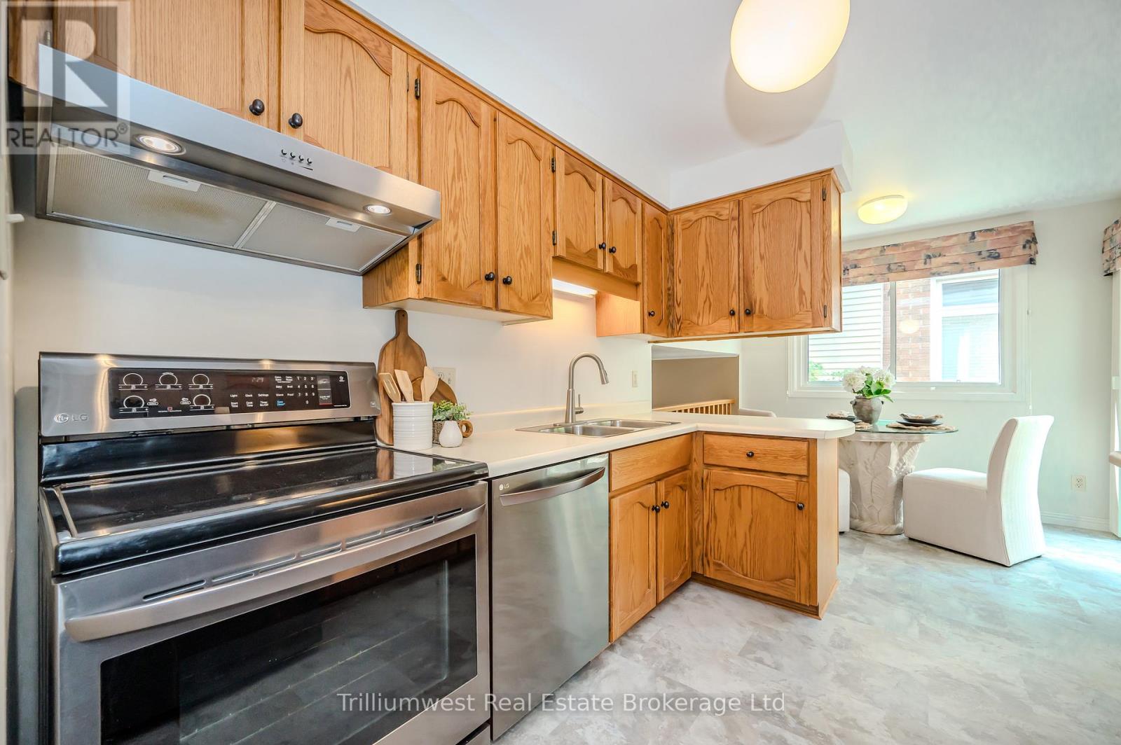 2 Pickwick Place, Guelph, Ontario  N1H 7V8 - Photo 11 - X12489836