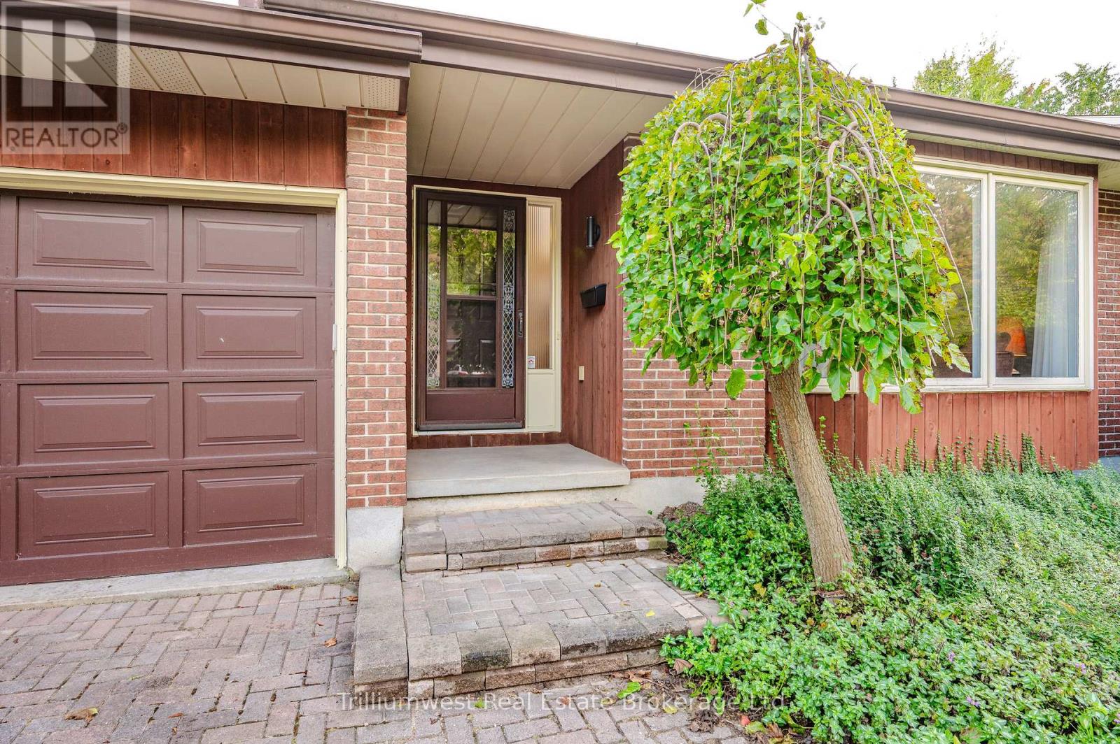 2 Pickwick Place, Guelph, Ontario  N1H 7V8 - Photo 4 - X12489836