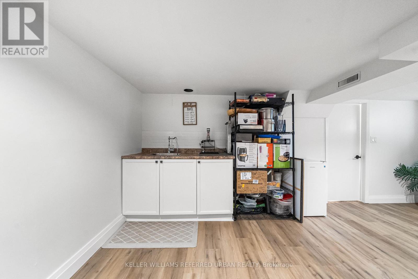 87 Fourth Street, Toronto, Ontario  M8V 2Y4 - Photo 37 - W12488026