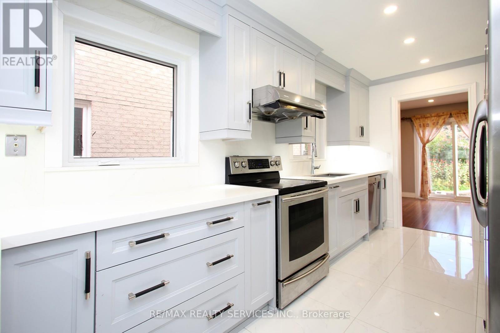 5606 Cosmic Crescent, Mississauga, Ontario  L4Z 3N7 - Photo 7 - W12488748