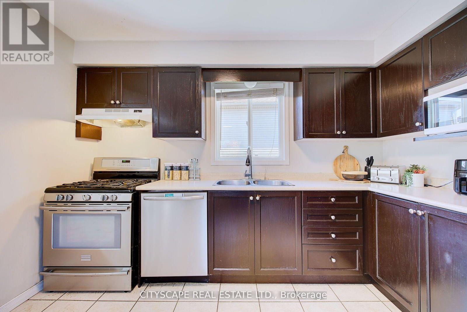 481 Marconi Boulevard, London East, Ontario  N5V 5E7 - Photo 9 - X12337577