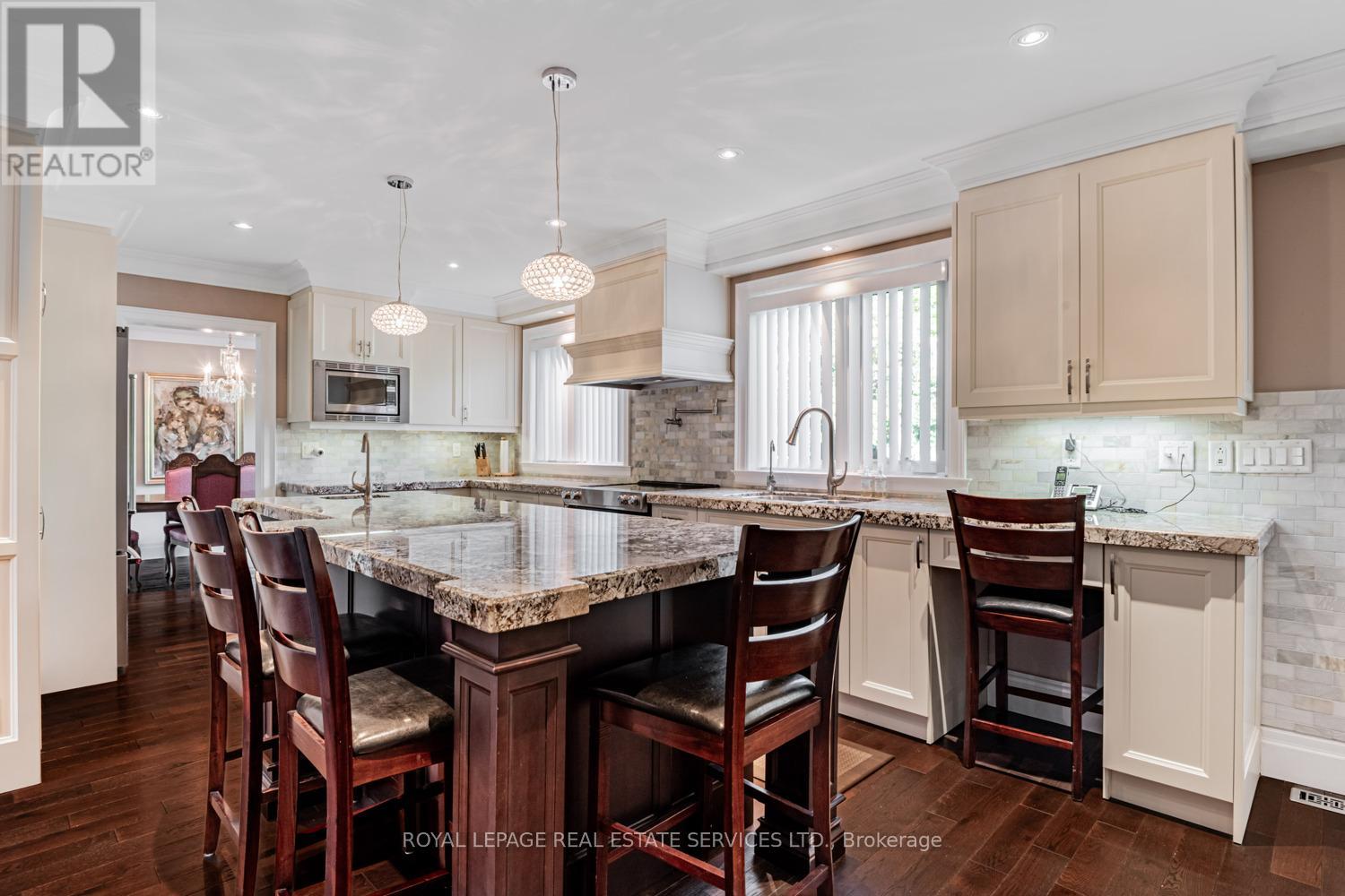 5 Harrowby Court, Toronto, Ontario  M9B 3H3 - Photo 16 - W12488370