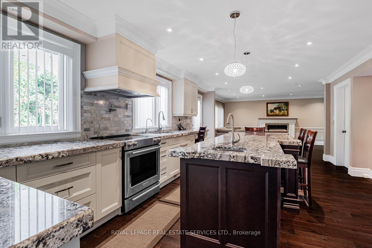 5 Harrowby Court, Toronto, Ontario  M9B 3H3 - Photo 13 - W12488370