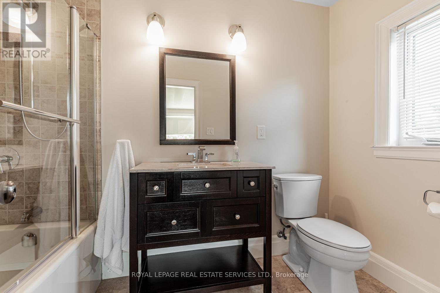 5 Harrowby Court, Toronto, Ontario  M9B 3H3 - Photo 30 - W12488370