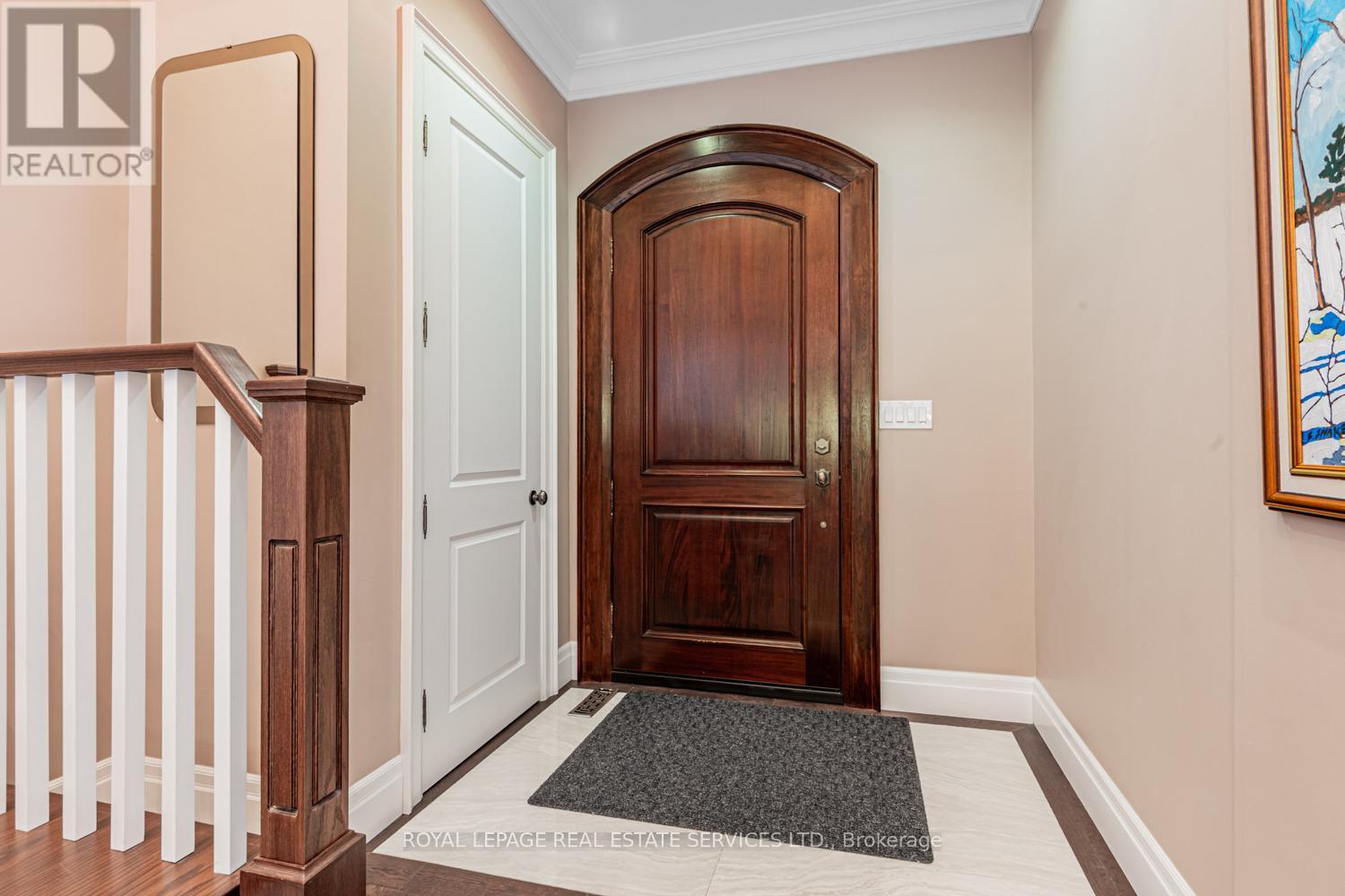 5 Harrowby Court, Toronto, Ontario  M9B 3H3 - Photo 4 - W12488370