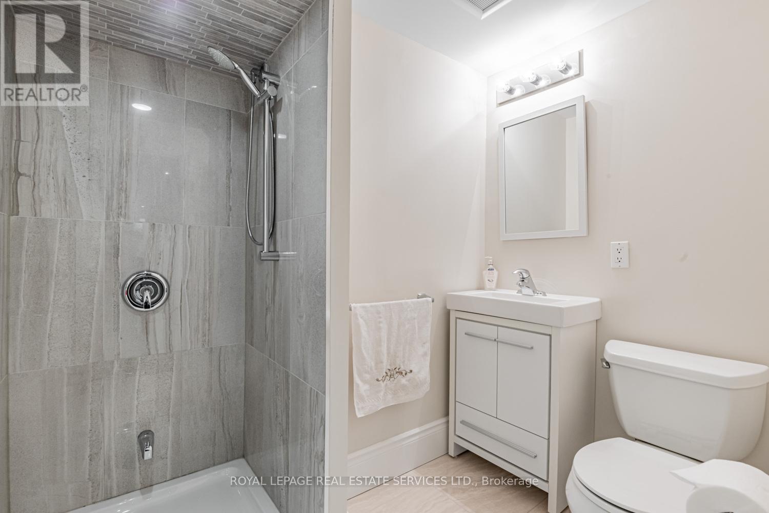 5 Harrowby Court, Toronto, Ontario  M9B 3H3 - Photo 40 - W12488370