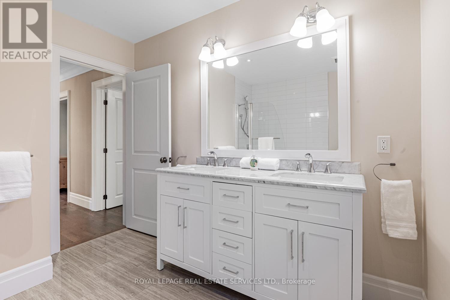 5 Harrowby Court, Toronto, Ontario  M9B 3H3 - Photo 33 - W12488370