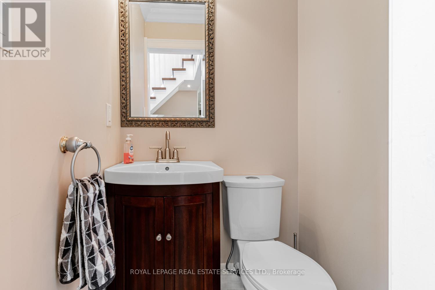 5 Harrowby Court, Toronto, Ontario  M9B 3H3 - Photo 19 - W12488370