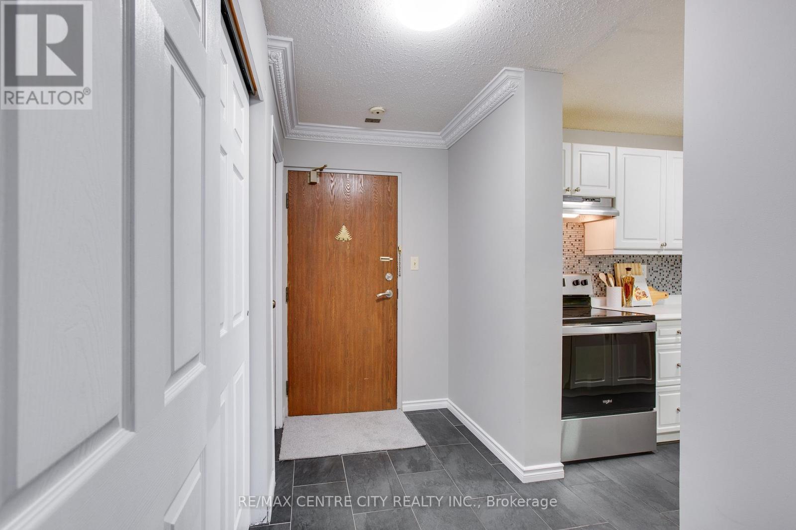 812 - 45 Pond Mills Road, London South (South J), Ontario  N5Z 4W5 - Photo 13 - X12489812