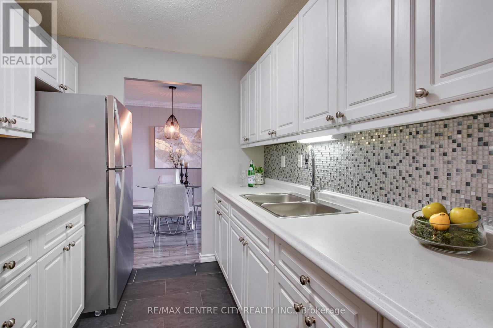 812 - 45 Pond Mills Road, London South (South J), Ontario  N5Z 4W5 - Photo 15 - X12489812