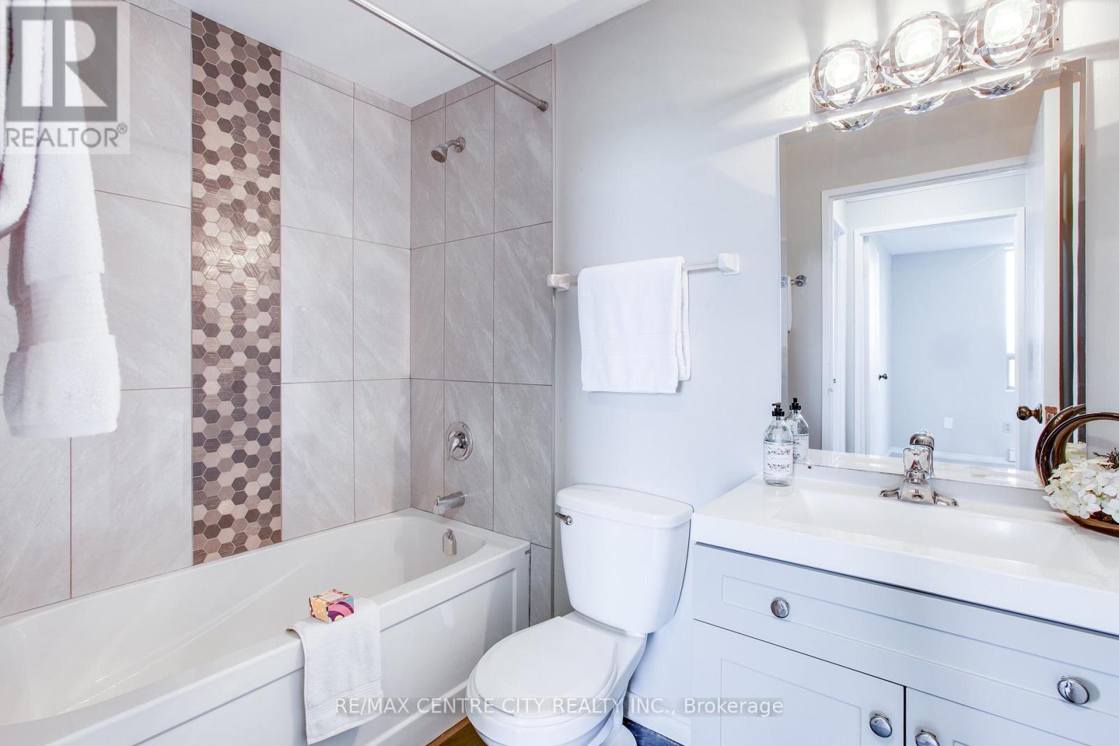 812 - 45 Pond Mills Road, London South (South J), Ontario  N5Z 4W5 - Photo 19 - X12489812