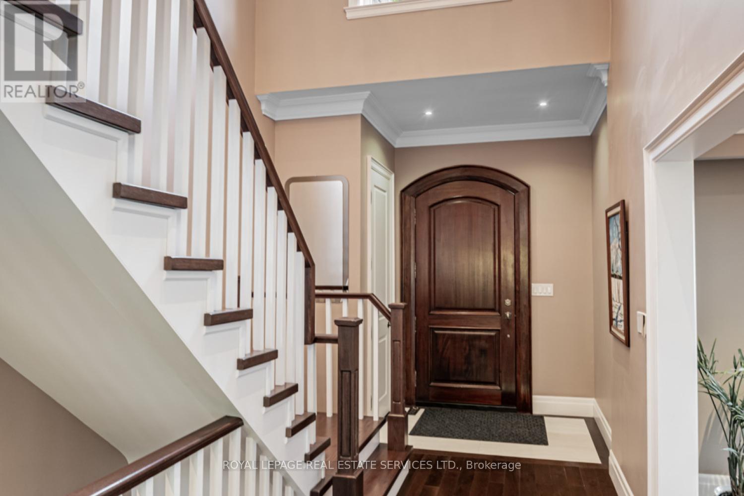 5 Harrowby Court, Toronto, Ontario  M9B 3H3 - Photo 5 - W12488370