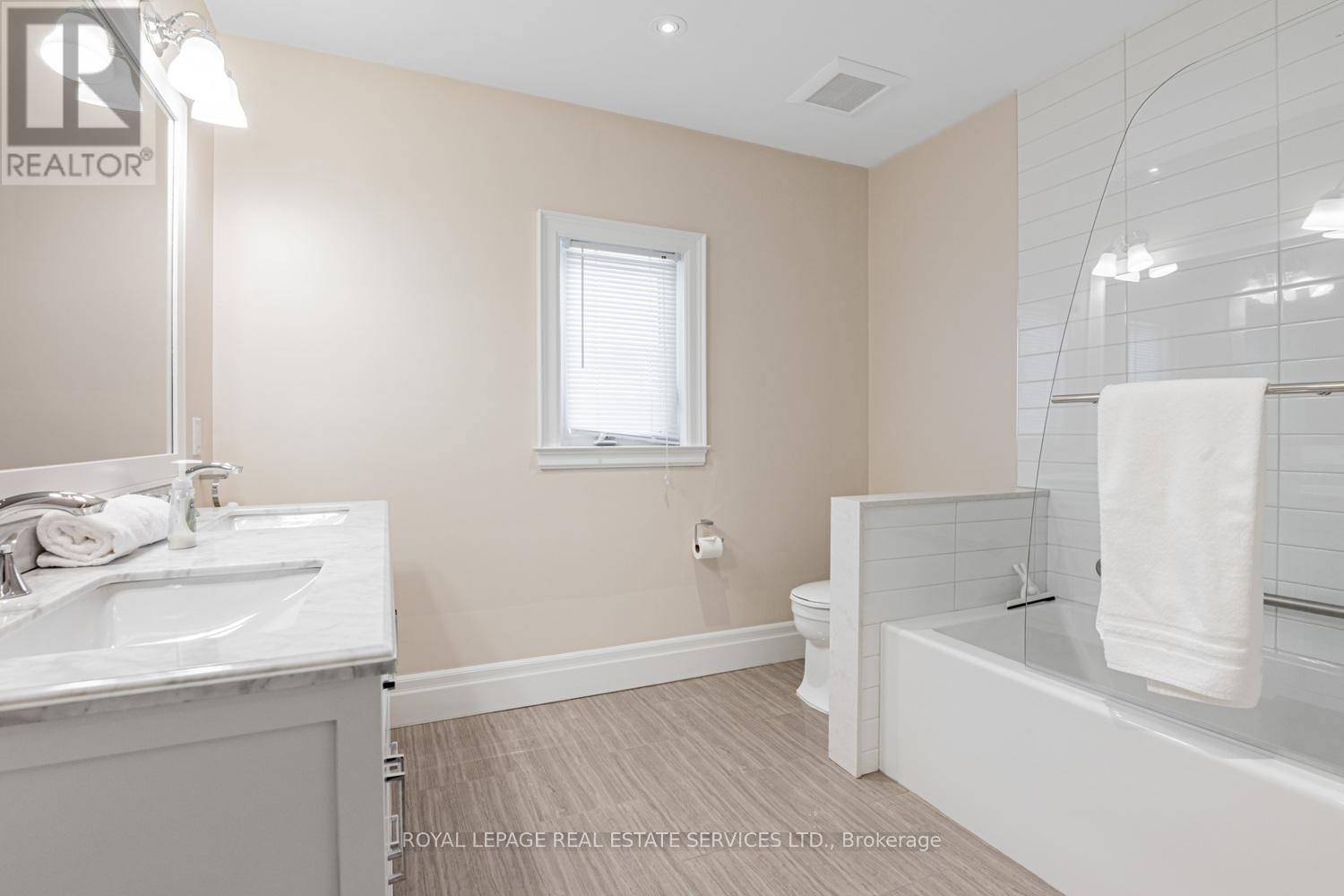 5 Harrowby Court, Toronto, Ontario  M9B 3H3 - Photo 34 - W12488370