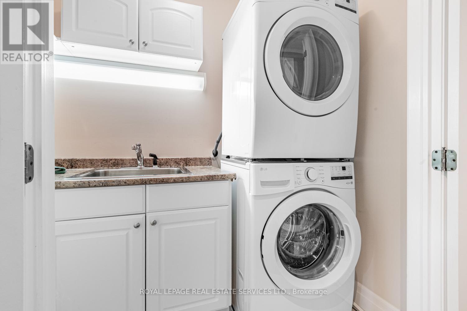 5 Harrowby Court, Toronto, Ontario  M9B 3H3 - Photo 35 - W12488370