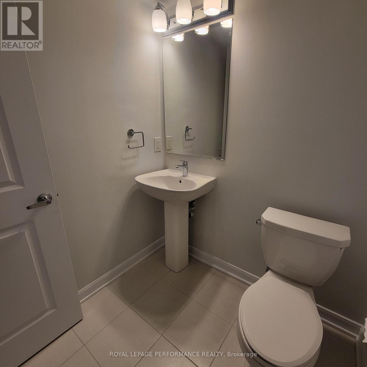 807 Arcadian Private, Ottawa, Ontario  K2T 0R8 - Photo 12 - X12445346