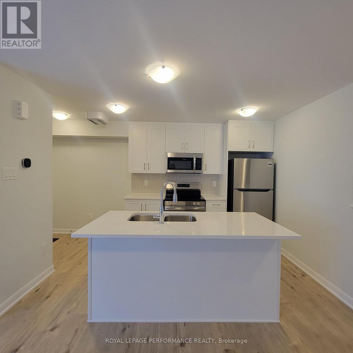 807 Arcadian Private, Ottawa, Ontario  K2T 0R8 - Photo 5 - X12445346