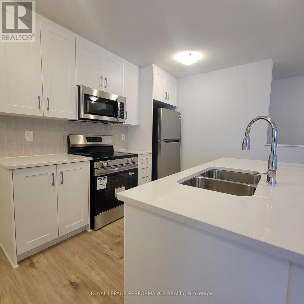 807 Arcadian Private, Ottawa, Ontario  K2T 0R8 - Photo 6 - X12445346