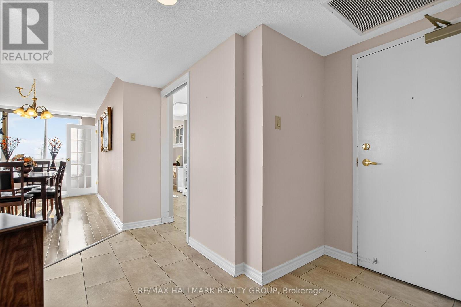 606 - 100 Grant Carman Drive, Ottawa, Ontario  K2E 8B8 - Photo 6 - X12486440