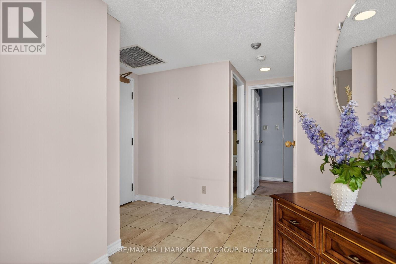 606 - 100 Grant Carman Drive, Ottawa, Ontario  K2E 8B8 - Photo 7 - X12486440